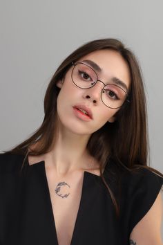 Glasses Inspo Trendy, Optic Glasses Women, Elegant Glasses Woman, Cute Eyeglasses For Women, Trendy Glasses Frames 2022, Glasses Without Frame, Glasses Style Women, Black Glasses Aesthetic, Cat Eye Glasses Frames Prescription