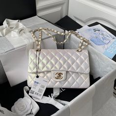 ?? SIZE: 23cm Chanel Mini Flap Bag, Shoulder Piece, Chanel Mini, Skirt Shoes, Pretty Dress, Chanel Bags, Jewelry Shopping, Purse Jewelry, Hermes Bag