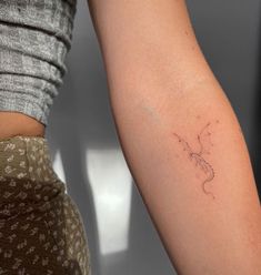 fun tattoo inspo tattoo idea tattoo idea’s tattoo inspiration matching tattoo idea’s coloured tattoo back tattoo mini tattoo finger tattoo ink inked Pretty Flowers Tattoo, Small Coi Fish Tattoos, Wand Tattoo, Small Dragon Tattoos, Bookish Tattoos, Dragon Tattoo For Women