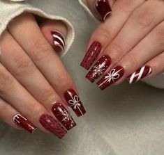 Burgundy And White Nails, Noel Nails, Nails Noel, Christmas Nail Designs Easy, Nail Noel, Blue Christmas Nails, Love Nail Art, Nail Art Noel, December Nails