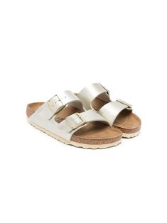 Arizona metallic sandals from Birkenstock Kids featuring gold-tone, leather, metallic finish, open toe, double-strap design, front buckle fastening and flat rubber sole. Beach Open Toe Sandals With Gold Buckle, Golden Birkenstock, White Berken Stocks, Birkenstock Gold, Gold Buckle Birkenstocks, Birkenstock Arizona Rose Gold, Kids Sand, Sandals Gold, Metallic Sandals