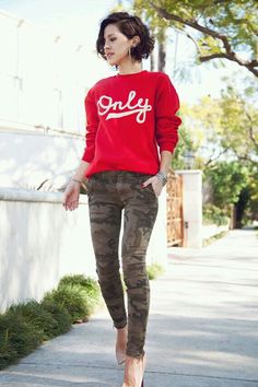 Red sweater & camo jeans with pumps Karla Deras, Army Pants, Quick Outfits, Camo Pants, Girl Swag, Thug Life, Red Shirt, Fashion Mode