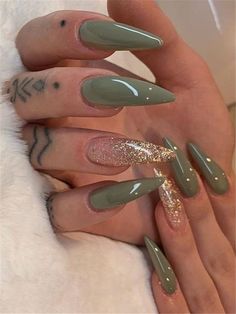 50 Olive Green Coffin Nails Designs Misaucun Nail Halloween, Popular Nail Colors, Green Acrylic Nails, Nagellack Trends, Stiletto Nail Art, Gold Glitter Nails, Long Acrylic Nail Designs, Green Nail Designs, Green Nail