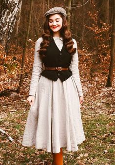 Vintage Looks Fashion, Cottagecore Corset Dress, Cottage Princess Aesthetic, Vest With Dress Outfit, Main Character Outfit Ideas, Vintage Winter Dresses, Little Women Outfit, Outfits For Broad Shoulders, Edwardian Inspired Fashion