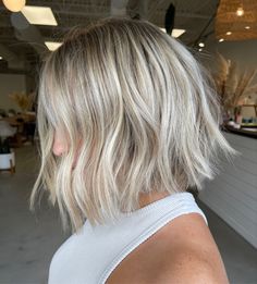 Blonde Bob Lowlights, Platinum Blonde Balayage Bob, Dimensional Bob, Blonde Ombré Bob, Full Head Blonde Highlights Short Hair, Blonde Bob With Lowlights, Dimensional Blonde Lob, Cool Toned Dimensional Blonde, Blonde Bob Highlights