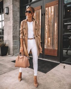 White Jeans Chic Outfit Ideas | Karina Style Diaries Women Street, Business Outfit, Casual Work Outfits, Coat Outfits, Looks Chic, Inspired Outfits, Work Outfits Women, 가을 패션