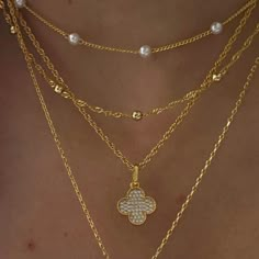 Never Worn Cute Necklace Layering, Layers Necklaces Gold, Homemade Gold Jewelry, Necklace Stack Gold, Necklace Stacking Gold, Gold Jewelry Stack, Jewelry Inspo Gold, Pretty Stacks