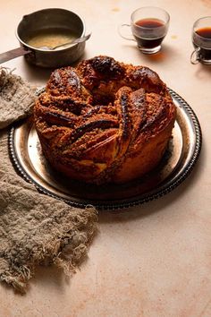 a bundt cake sitting on top of a metal plate