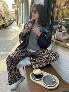 Google Keep Printed Trousers Outfit, Leopard Pants Outfit, Leopard Print Pants Outfit, Fashion Trousers Women, Leopard Trousers, Printed Pants Outfits, Adidas Samba Outfit, Leopard Print Outfits, Samba Outfit