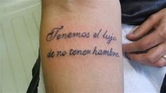 a person with a tattoo on their arm that says,'temenos el dio de no ten humbre