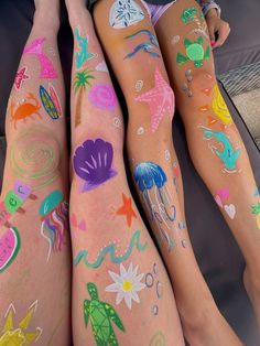 Art Ideas Preppy, Preppy Coconut Girl, Leg Art, Leg Painting, What To Do When Bored, Art Body, Beach Ideas, Coconut Girl, Summer Ideas