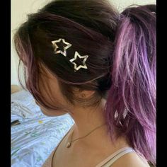 link abaixo Hairstyles With Star Clips, Dark Brown Hair With Purple, Y2k Hair, Violet Hair, Fairy Hair, School Hair, Dye Colors