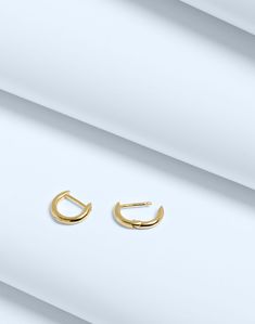 Crafted from 14k gold over sterling silver, our Demi-Fine pieces are future keepsakes meant to be layered and worn every single day (think of them as your jewelry BFFs). These mini huggie hoop earrings are perfect for wearing with anything and everything.Please note: If the closure doesn't clasp properly, carefully bend the post back into place. The function can be recovered if the post is slightly bent up a bit.34 mm x 34 mm.100% recycled sterling silver.Do Well: made using recycled factory scr