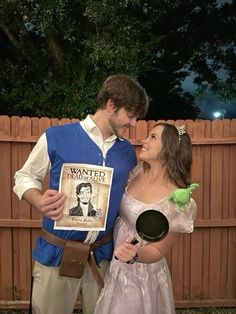 a man and woman dressed up as peter panton and miss piggy from the movie