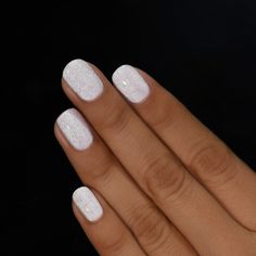 Creamy White Speckled Nail Polish Winter White Gel Nails, Snow Nails Winter White, Glittery White Nails, Christmas White Nails, Classy Christmas Nails Simple, Sparkly White Nails, White Xmas Nails, White Holiday Nails, Nails For January