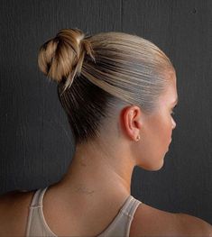 Not my credits #fashioninspo #fashioninspiration Party Hairstyles For Medium Hair, Hair In A Ponytail, Trendy Braids, Wedding Hairstyles And Makeup, Sleek Bun, Paris Mode, Hairstyles For Medium Hair, Wedding Hair Inspiration