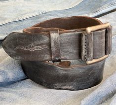 "Lifetime belt suitable for women and men Full of style and adds to any outfit Available in all sizes and colors  Genuine vintage Leather belt 43mm handmade classic for jeans Material: 100% Leather Color: Brown 100% real picture ! - Small - 28\" - 32\" (71 - 81cm) - Medium - 32\" - 36\" (81 - 91cm) - Large - 36\" - 40\" (91 - 102cm) - XL - 40\" - 44\" (102 - 112cm) - XXL - 44\" - 48\" (112 - 122cm)" Vintage Leather Belts, Leather Belts Men, Jeans Material, Suspender Belt, Leather Belts, Real Pictures, Mens Belts, Suspenders, Vintage Leather