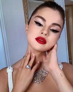 Trucco Glam, Red Lipstick Looks, Red Lipstick Makeup, Holiday Makeup Looks, Celebrity Makeup Looks, Smink Inspiration, Holiday Makeup, Make Up Looks