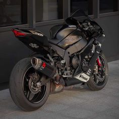 a black motorcycle parked in front of a building