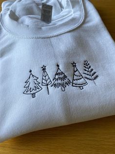 Christmas Tree Embroidered Sweatshirt  Thread colour can be personalised  50 Cotton 50 Polyester Christmas Embroidery Ideas Machine, Sweatshirts Ideas, Christmas Tree Simple, Christmas Embroidery Ideas, Embroidered Christmas Tree, Outfits Bonitos, Christmas Tree Embroidery, Trendy Sweater, Ugly Xmas Sweater