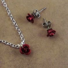 Collar Rosa, Metal Roses, Three Roses, Jewelry For Girls, Red And Pink Roses, Rose Stud Earrings, Red Rose Flower, Earrings Flower, Rose Necklace