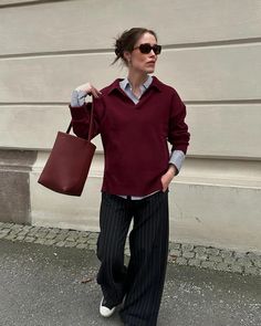 Burgundy Outfit, Autumn Trends, Skandinavian Fashion, Elegant Fall, Fashion People, Fall Fashion Trends, How To Look Classy