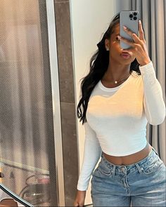 Denim Jeans Outfit Ideas, Pretty Nails Ideas, Half Down Ponytail, Half Up Half Down Ponytail, Down Ponytail, Airport Aesthetics, Fashion Intern, Van Cleef Necklace, Looks Jeans