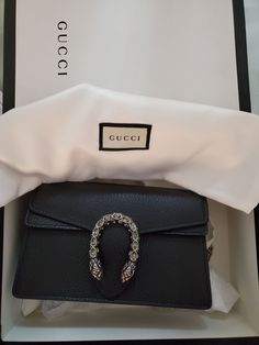 Pink Gucci Purse, White Gucci Bag, Black Bag Outfit, Winter Outfits 2022, Black Gucci Purse, Black Gucci Bag