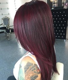 layered burgundy hair Pelo Color Borgoña, Deep Red Hair, Balayage Straight, Hair Color Mahogany, Mahogany Hair, Hair Color Burgundy, Burgundy Hair, Red Hair Color