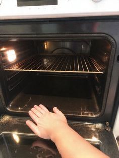 The self-cleaning function of an oven is not so reliable. Therefore, it would be best to use a safe, natural, and super effective method to get the job done. You could be dealing with some elbow grease, but will that be worth the trouble?
#showercleaninghacks #simplelifehacks
#diystuff #cleverhacks #cleanlifestyle
#cleanwithme Natural Oven Cleaner, Miracle Cleaner, Homemade Oven Cleaner, Oven Kitchen, Clean Baking Pans, Deep Cleaning Hacks, Cleaning Painted Walls, Clean Cleaning, Oven Cleaner