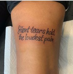 Women's Tattoo Quotes Rose Tattoo Hand, Tattoo Ideas For Female, Small Dope Tattoos, Tattoos Henna, Tattoo Quotes For Women, Writing Tattoos