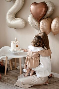 Birthday 2 Photoshoot, 2 Year Birthday Photoshoot, 2nd Birthday Photoshoot Ideas, 2nd Birthday Photos, Baby Birthday Photoshoot, First Birthday Decor, Happy Birthday Decor, 1st Birthday Pictures, Baby Birthday Decorations