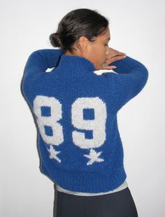 Soft knitted cardigan with '89' intarsia on the back and two front pockets Crochet Letters, Soft Knit Cardigan, Knit Jacquard, Zipper Cardigan, Paloma Wool, Zippered Cardigan, Cardigan Sweater Jacket, Thanksgiving Outfit, Women Sleeve