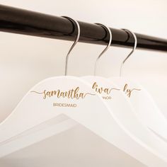 two white hangers with gold lettering on them that say, savannah and brae