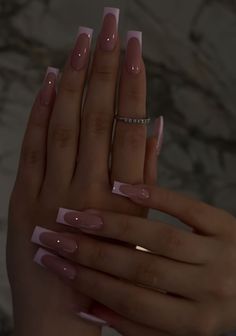 Fake Nail Aesthetic, Classy Medium Nails, Medium Classy Nails, Simple Medium Acrylic Nails, Acyrilics Nails Ideas, Work Nails, French Acrylic Nails, Short Square Acrylic Nails