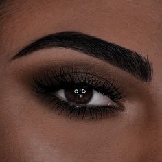 Black Dress Makeup Inspiration, Mib Makeup Look, Make Up Nero, Mafia Wife Makeup, Makeup On Black Dress, Dark Prom Makeup, Mafia Makeup Look, Formal Makeup For Brown Eyes, Spy Makeup