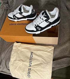 Tenis Louis Vuitton, Lv Trainers, Louis Vuitton Trainers, Trainers Outfit, Pretty Sneakers, Louis Vuitton Sneakers, Nike Fashion Shoes, Streetwear Shoes, Please Please Please