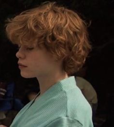 Short Haircuts For Thick Fluffy Hair, Fluffy Hair Side Profile, Beverly Marsh Haircut, Short Blonde Fluffy Hair, Sofia Lillis, Short Nose