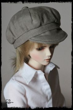 a mannequin head wearing a gray hat