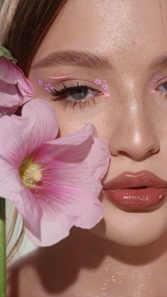 Pink Flower Makeup, Flower Makeup Looks, Double Lid Makeup, Teenager Makeup, Rose Makeup, Pink Eye Makeup, Cheek Makeup, Power Of Makeup