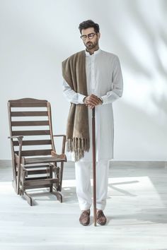 Pakistan Men Fashion, Omar Farooq, Muslim Style, Eid Outfits, Muslim Men, Men Photoshoot, Mens Style Guide, Mens Fashion Casual Outfits