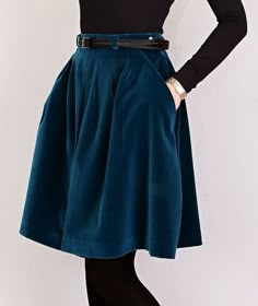 Clothes Skirt, Velvet Skirt, Fashion Attire, Looks Vintage, Sewing Clothes, Skirt Outfits, Skirt Fashion, Beautiful Outfits