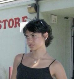 Short Bob Mullet, Short Hair Women Outfit, Short Messy Haircut Women, Early 2000s Short Hairstyles, 90s Bixie Hair, "bixie" Haircut 90s Winona, Feminine Short Hair Oval Face, 90s Winona Ryder Hair, 90s Bixie Haircut Aesthetic