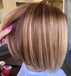 Popular Short Haircuts, Short Hair Model, New Short Hairstyles, Bob Hairstyles For Fine Hair, Bob Haircuts For Women, Short Bob Haircuts, Brown Blonde Hair, Blue Eyed