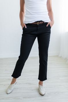 Perfect Chino's Chic Stretch Chinos For Business Casual, Chic Cotton Chinos With Tapered Leg, Relaxed Fit High-waisted Chinos For Everyday, Chic Cotton Ankle-length Chinos, Mid-rise Chinos For Business Casual In Spring, Chic Relaxed Fit High-waisted Chinos, Chic High-waisted Relaxed Fit Chinos, Chic Stretch Straight Chinos, Trendy Tapered Leg Chinos For Work