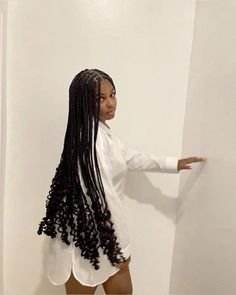 Smeduiem Knotless With Curls At The End, Knotless Braids With Curly Ends Peekaboo, Black Knotless Braids With Curls, Long Braids With Curly Ends, Medium Knotless Braids With Curly Ends, Boho Braids Natural Hair, Boho Box Braids, Short Box Braids Hairstyles, Braids Ideas