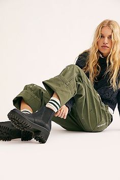 Dr Martens Rometty Outfit, Rometty Chelsea Boot, Dr Martens Rometty, Red Doc Martens, Accessories Board, Doc Martens Outfit, Doc Martens Boots, Tokyo Street Fashion