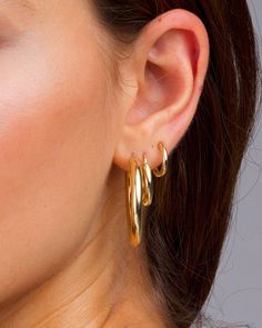 "These stacking earrings in Gold are to die for, stack em' up or wear them by themselves. The second photo shows a size guide for you. They are classic yet have that modern feel. These earrings will be your new favorites! Buy them individually or buy them all for the look in the images! xx DETAILS: All hoops are sold in pairs. Tiny Hoops Diameter: 12mm Width: 2mm Medium Hoops Diameter: 13mm Width: 3mm Classic Hoops Diameter: 25mm Width: 4mm QUALITY: * 100% 14k Gold Vermeil or Sterling Silver ava Hoop Earring Outfit, Blush Jewelry, Thick Gold Hoops, Modern Hoop Earrings, Earrings Stacking, Thick Hoop Earrings, 14k Gold Hoop Earrings, Medium Hoop Earrings, African Earrings