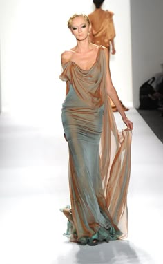 Venexiana Spring 2012  [dreamy], Love the bronze to teal combination. Need to try to replicate it on a project! Greek Fashion Modern, Roman Clothes, Farewell Dresses, Retro Glamour, Royal Dresses, Glamour Dress, Elegant Dresses For Women, Greek Fashion, Arabian Nights