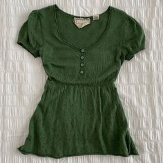 Whimsy Clothes, 90s Tops, Green Clothes, Virtual Wardrobe, Diy Clothes Design, Fits Clothes, Future Outfit, Simple Trendy Outfits